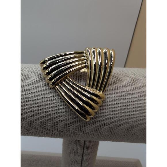 Goldtone Metal Scarf Clip Abstract Textured Womens Brooch - Picture 1 of 5